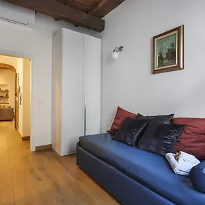 Apartamento Oltrarno Modern In